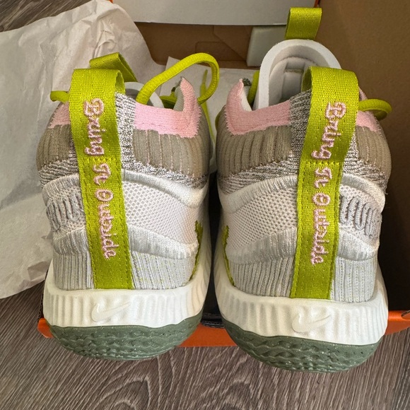 NWOT Nike Cosmic Unity 3 Sneakers - Picture 4 of 6